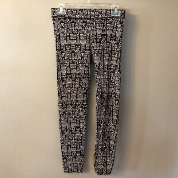 PINK VICTORIA'S SECRET MEDIUM BLACK AND WHITE AZTEC PRINT COTTON BLEND LEGGINGS - Picture 2 of 5